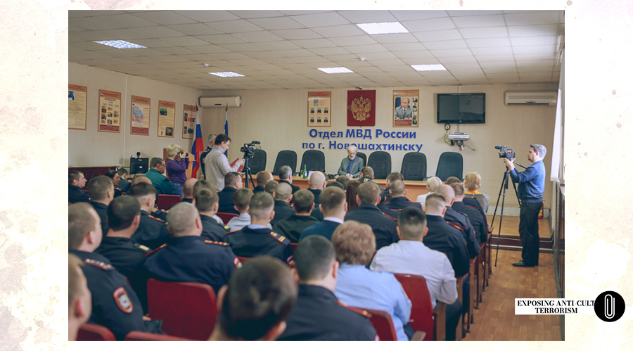 Alexander Dvorkin gives a lecture to representatives of Russian law enforcement agencies