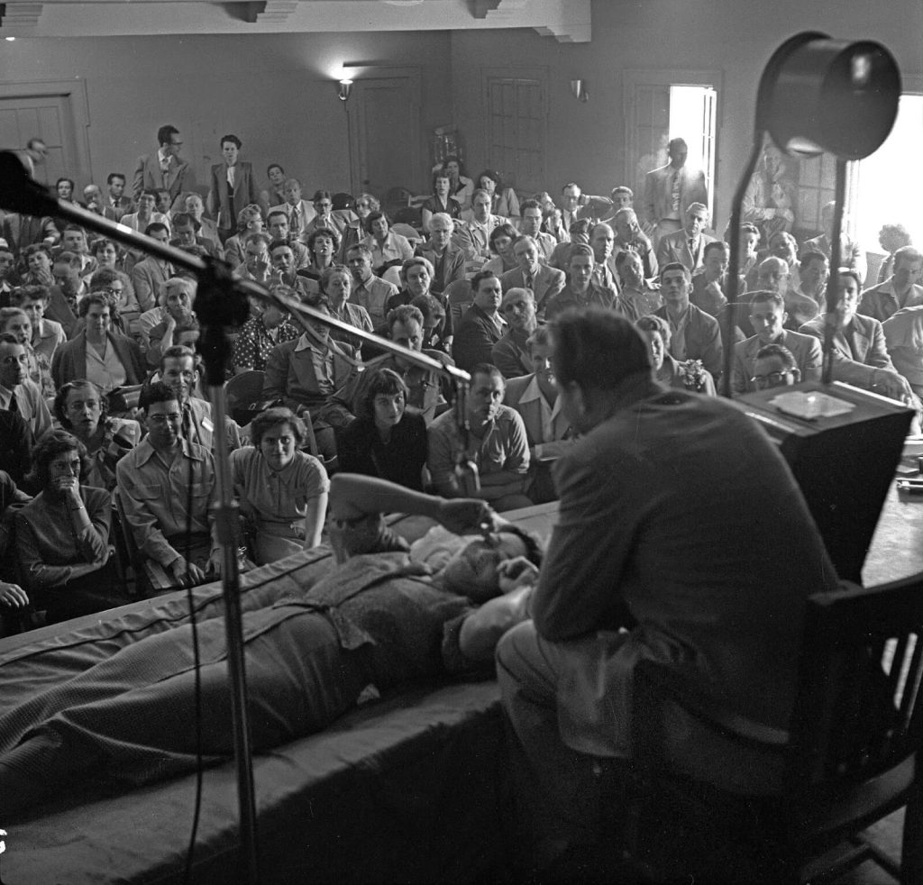 Hubbard conducting a Dianetics seminar in Los Angeles in 1950