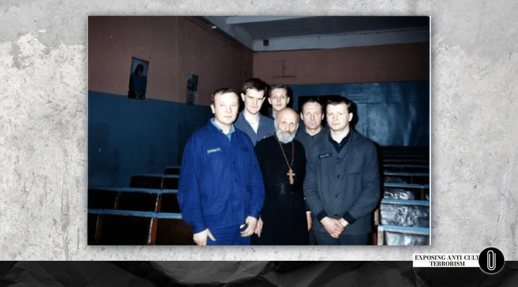 Father Gleb Kaleda with prisoners at Butyrka Prison 