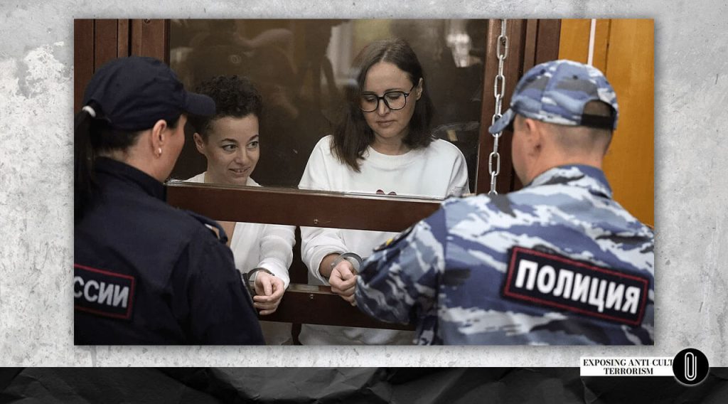 Evgenia Berkovich (left) and Svetlana Petriychuk (right) in the courtroom 