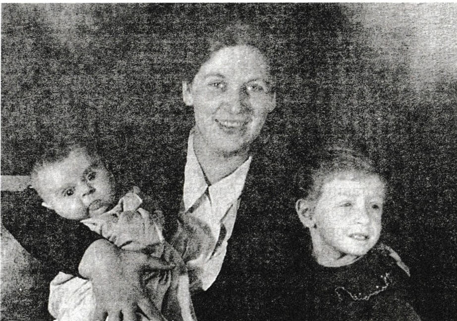 Family: A.L. Dvorkin’s mother, Bronislava Zinovievna Bukchina, with her young son Alexander and daughter Evgenia