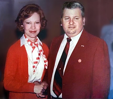 John Wayne Gacy (six years after his first murder and seven months before his final arrest) with First Lady Rosalynn Carter, May 6, 1978.